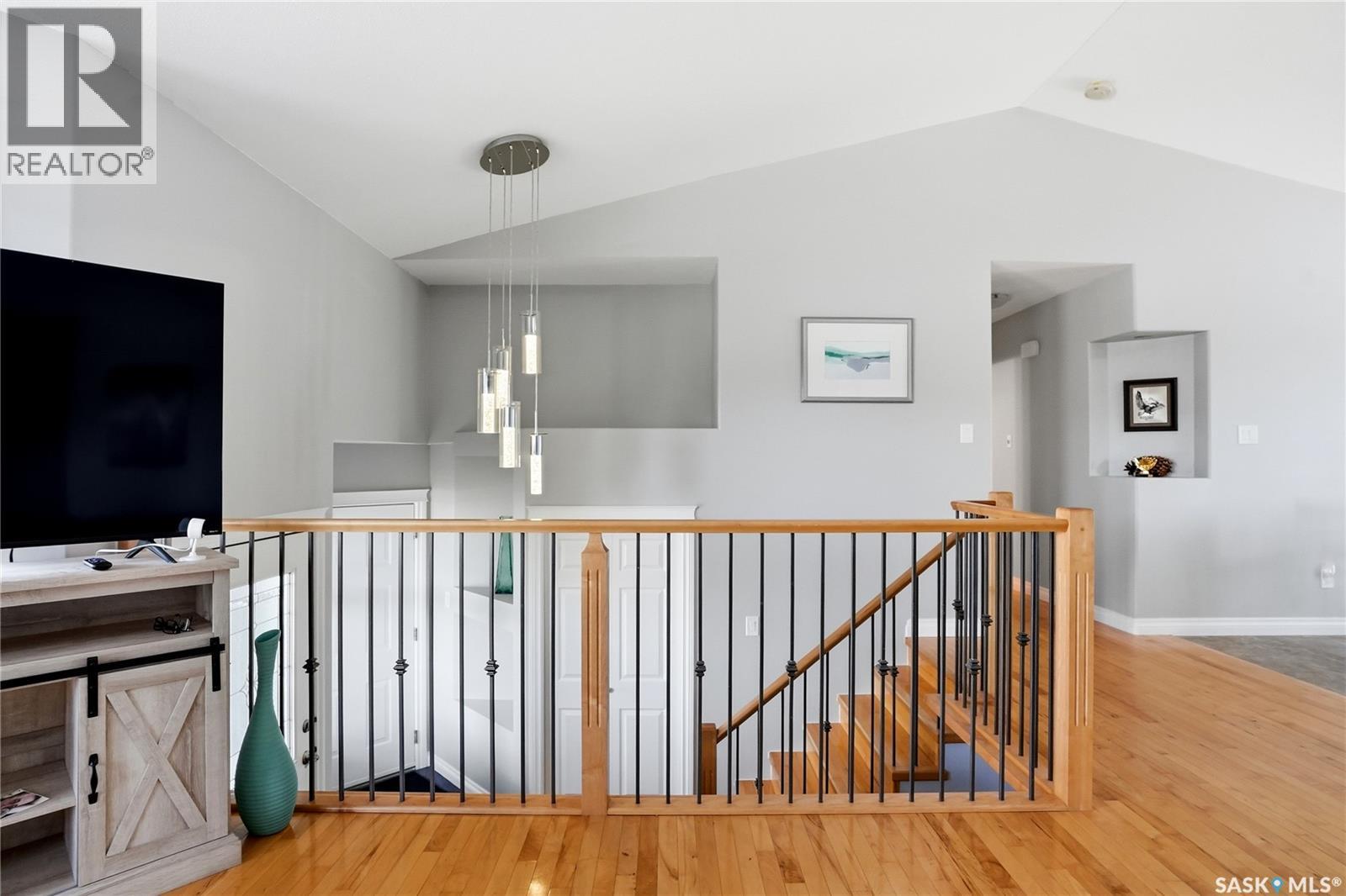 469 Brooklyn CRESCENT - 4