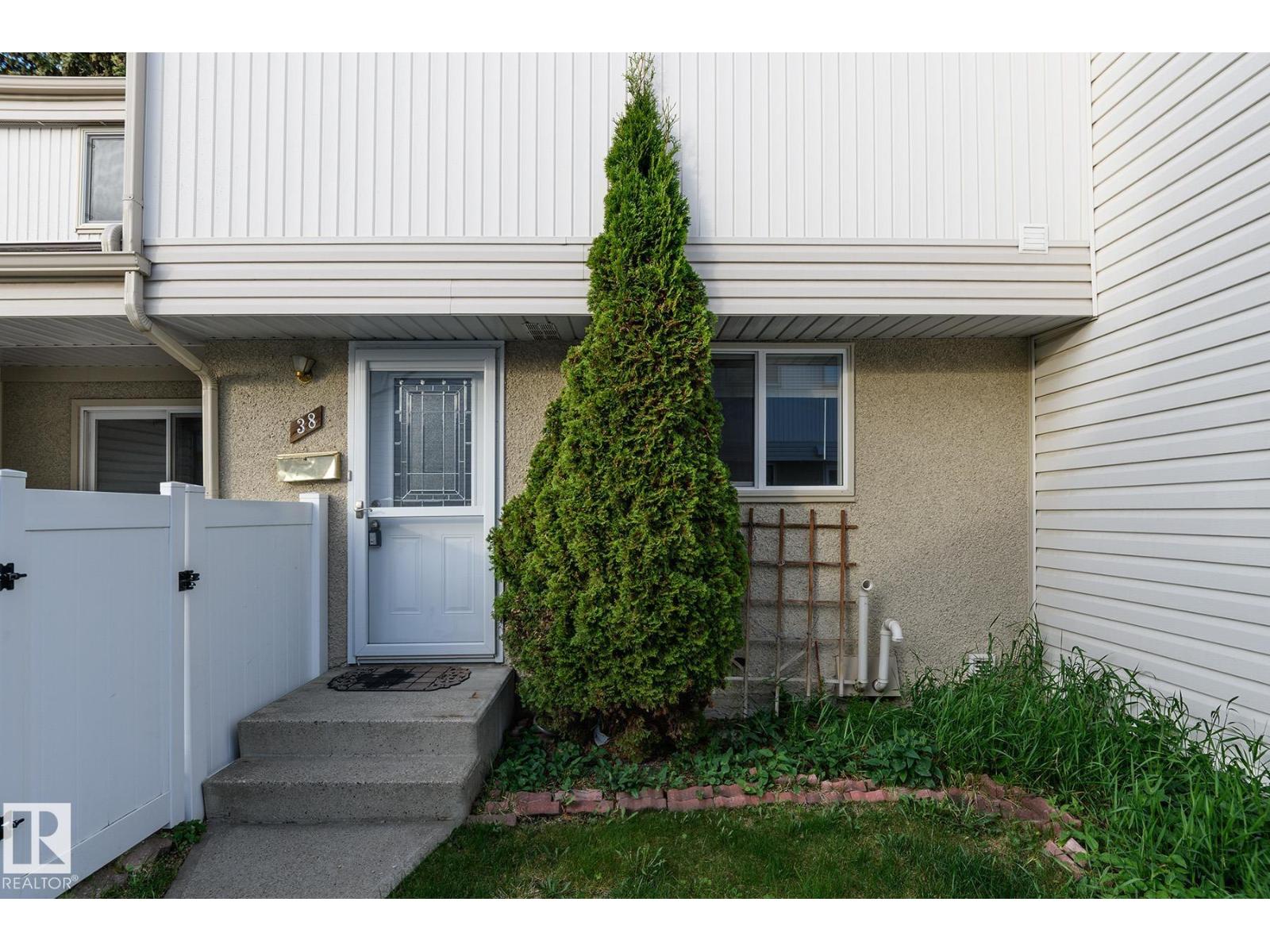 38 WOODVALE VG NW - 5