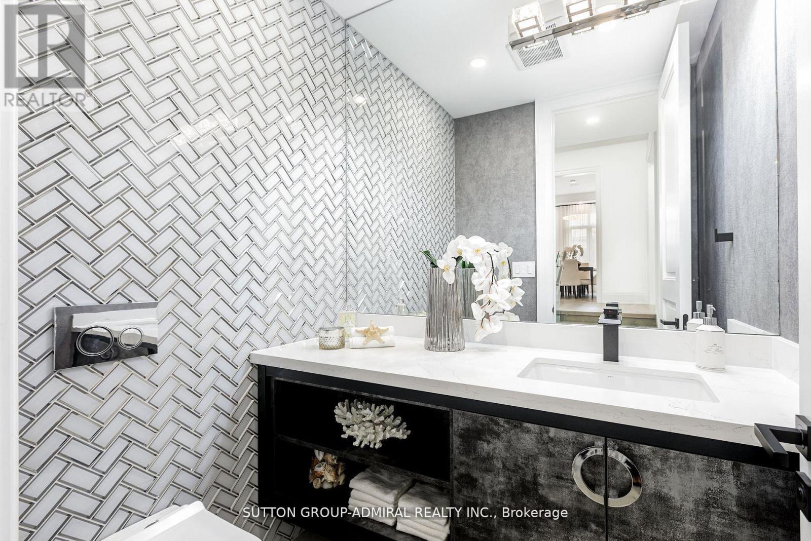 125 REGINA AVENUE - 14