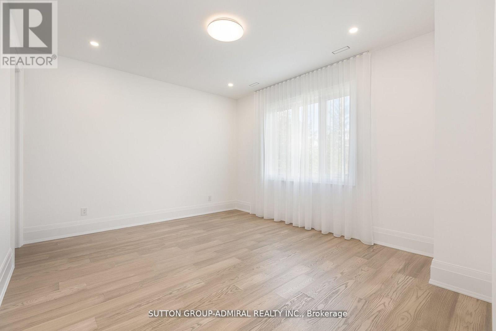 125 REGINA AVENUE - 21