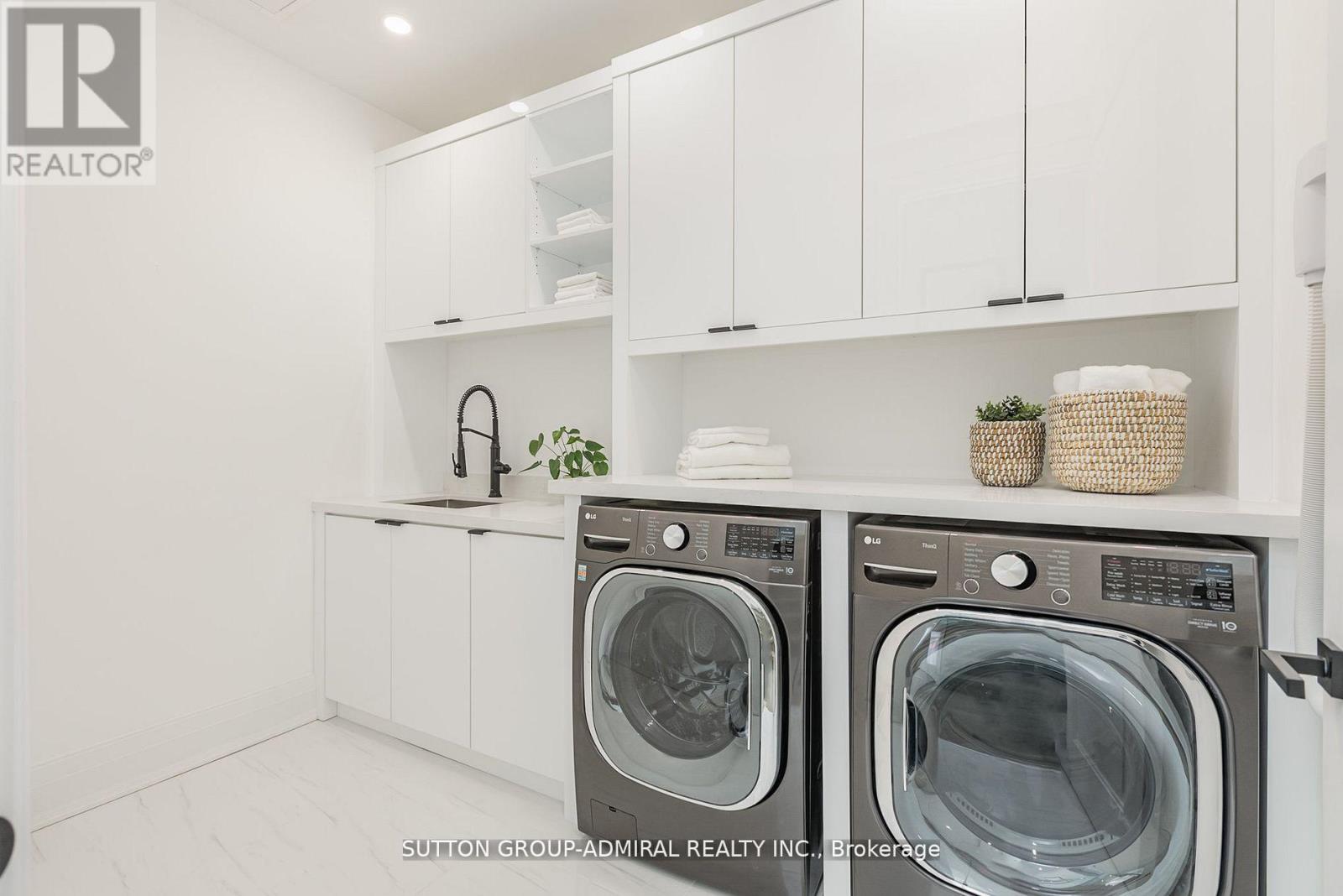 125 REGINA AVENUE - 26