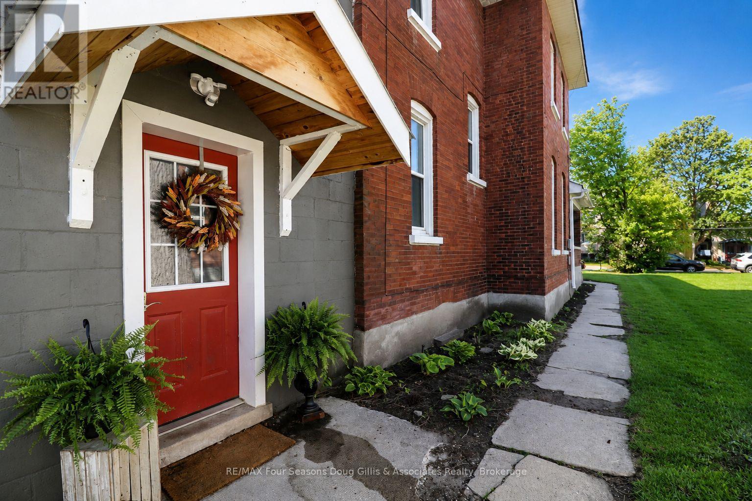 57 ELGIN STREET - 11