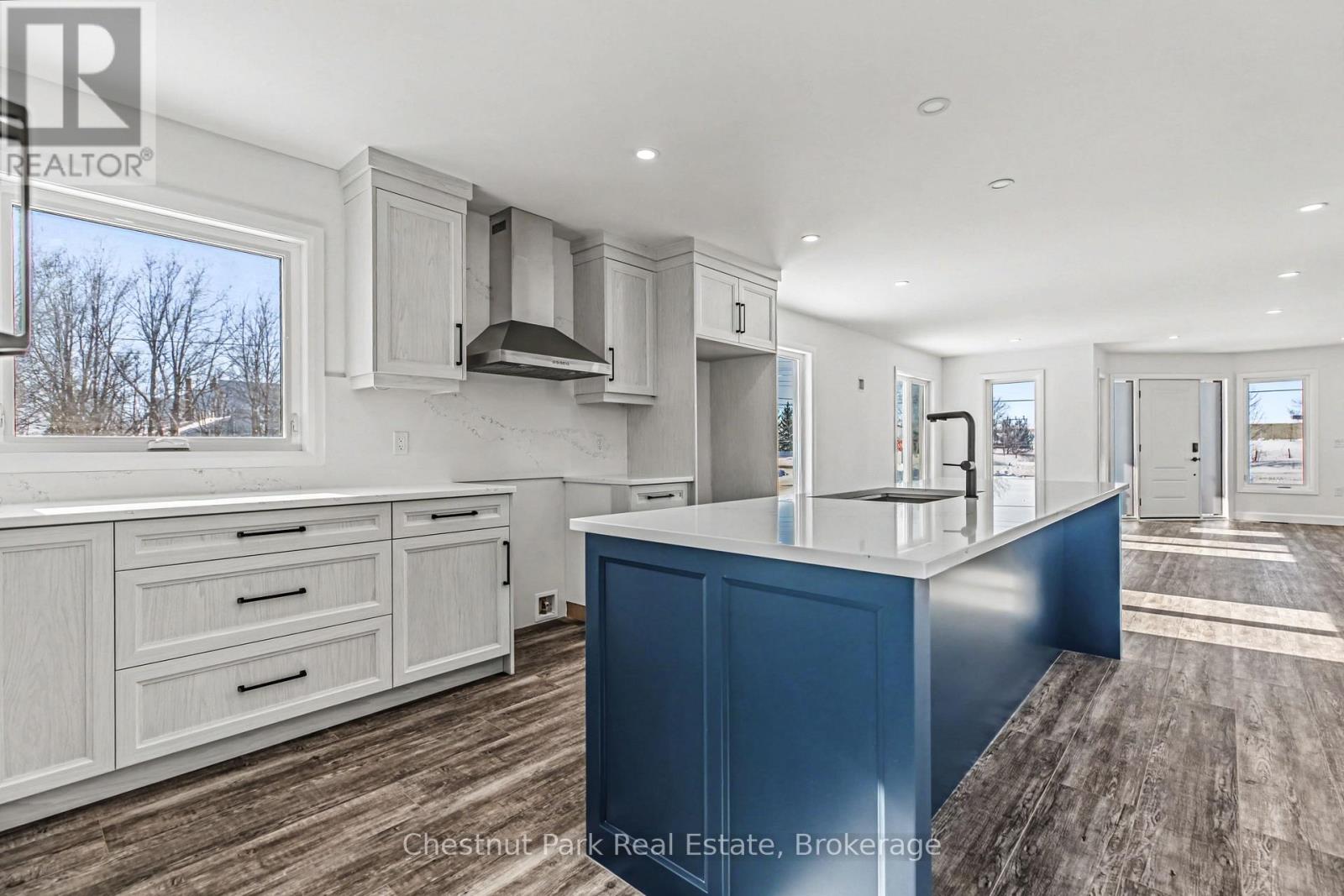 307 1ST AVENUE S - Image 13