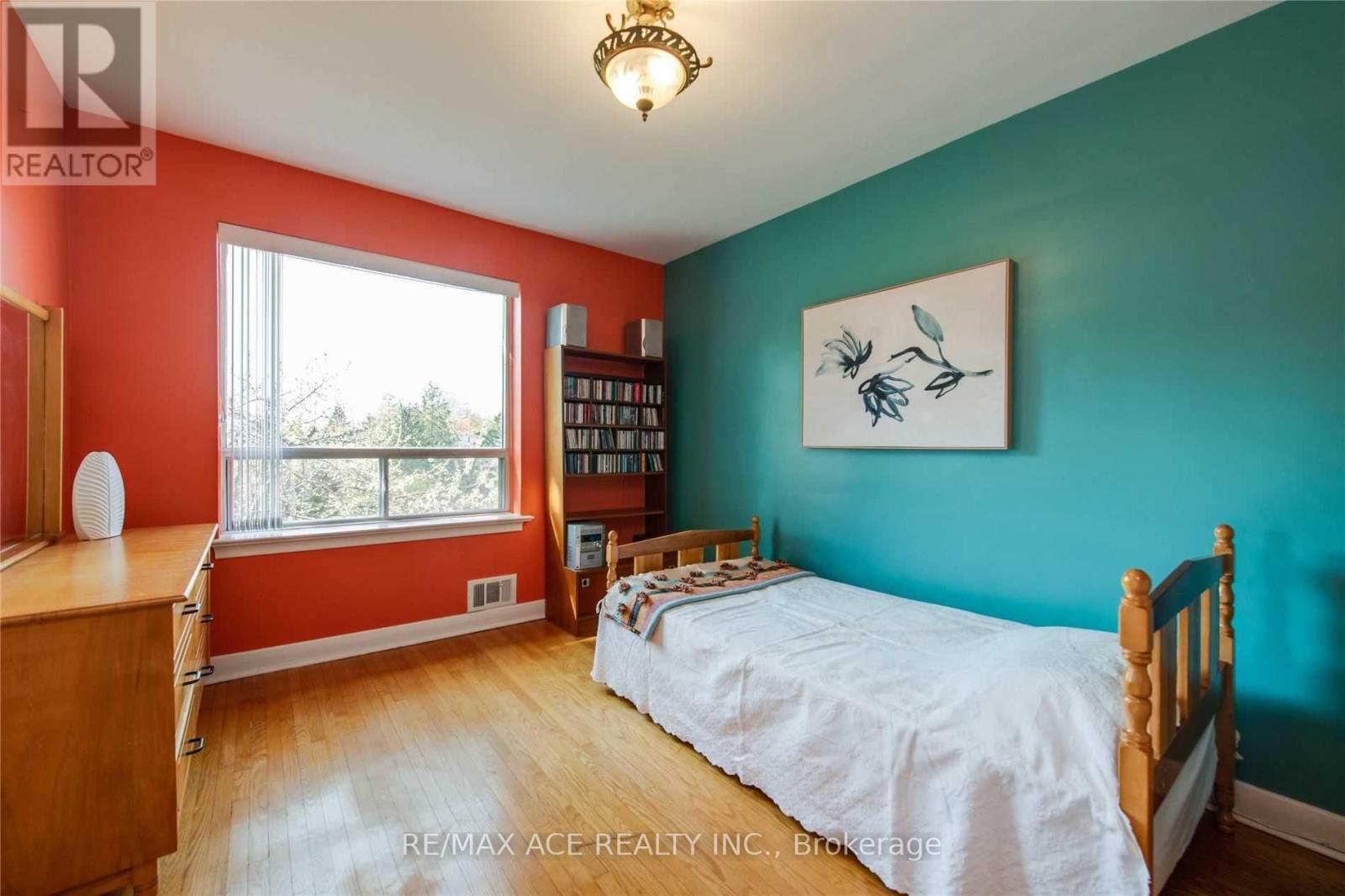 3715 ST CLAIR AVENUE E - 9
