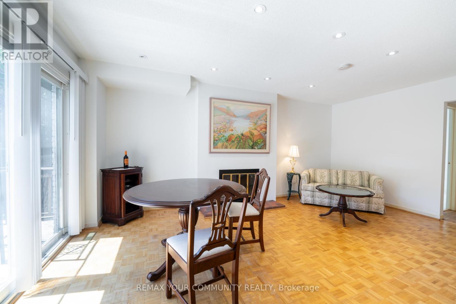 27 DRUMERN CRESCENT - 14