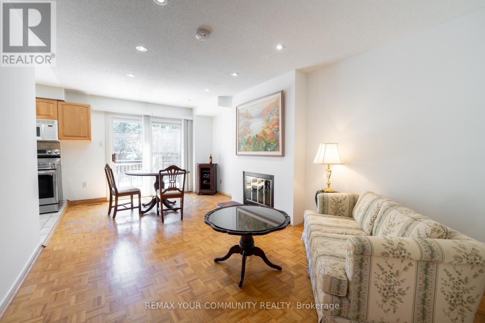 27 DRUMERN CRESCENT - 15
