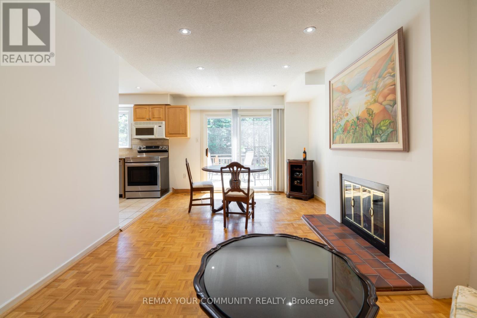 27 DRUMERN CRESCENT - 16
