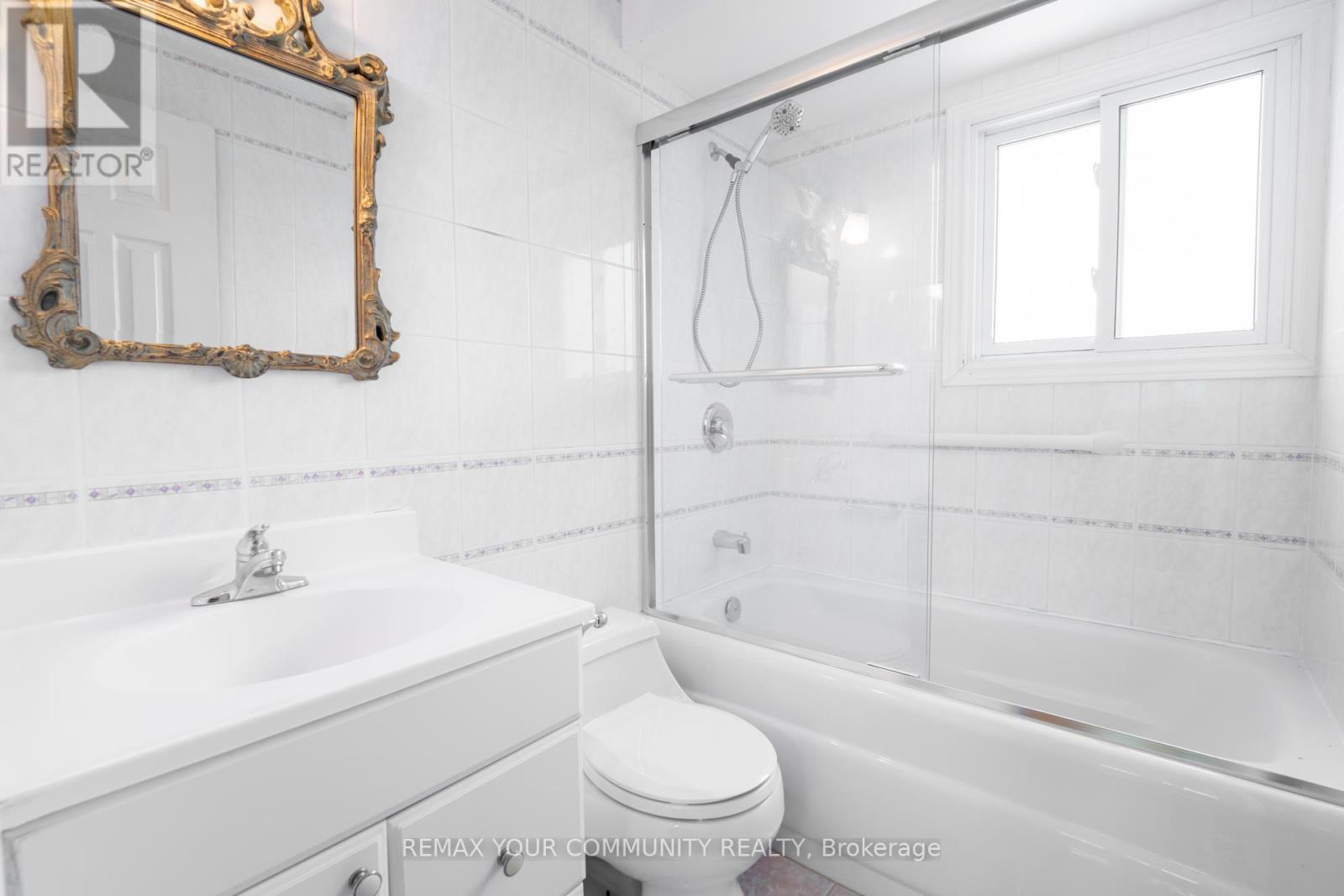 27 DRUMERN CRESCENT - 32
