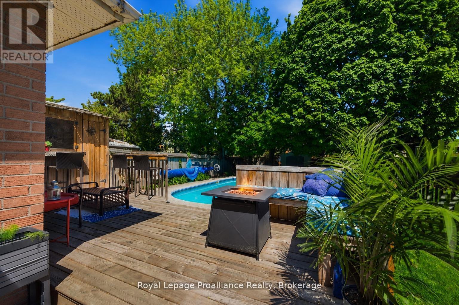 4 HENDERSON DRIVE - 44