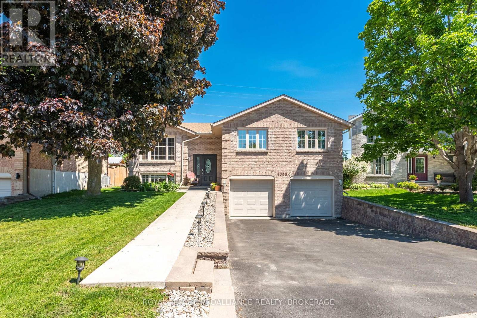 1048 PALMERSTON CRESCENT - 2