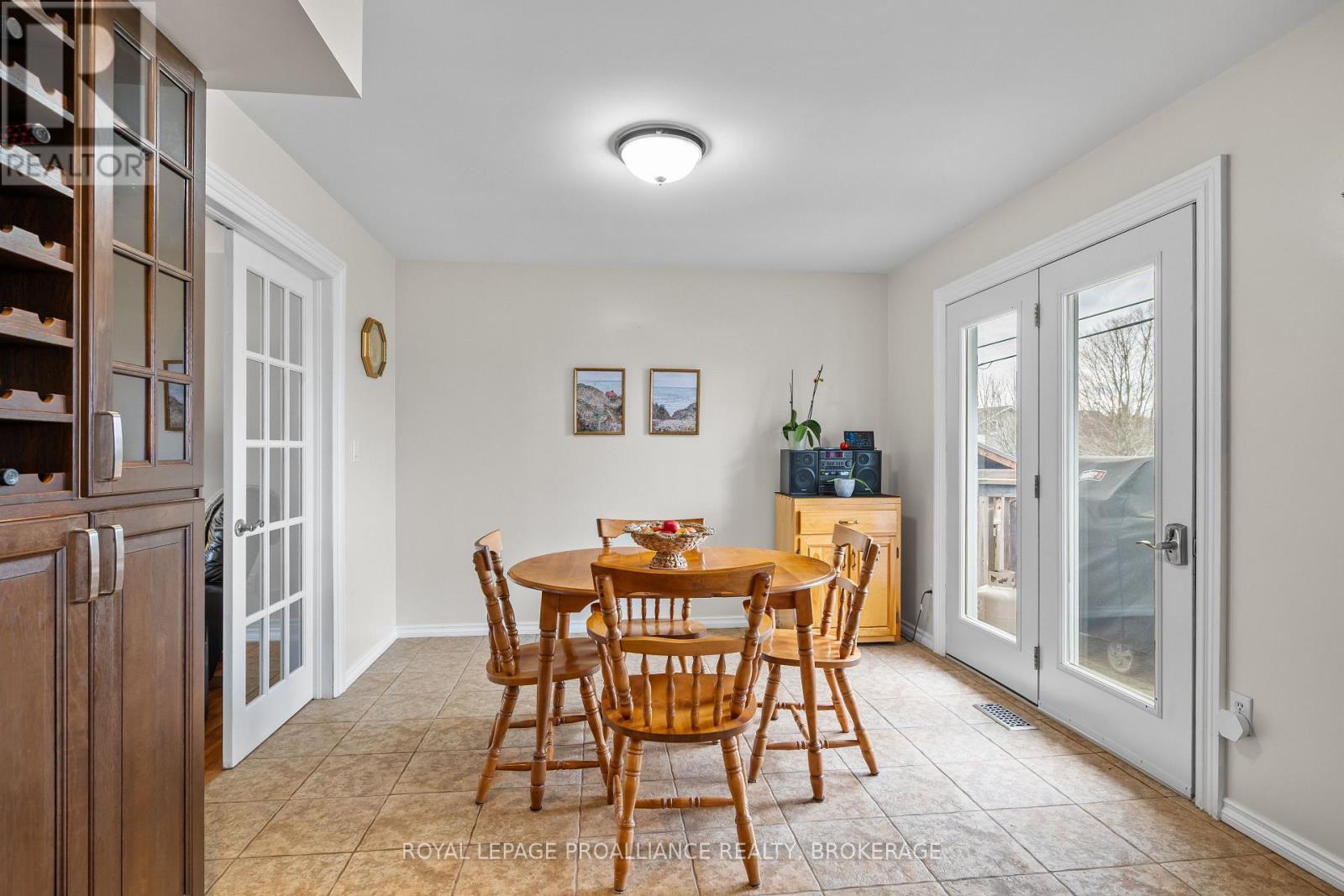 1048 PALMERSTON CRESCENT - 24