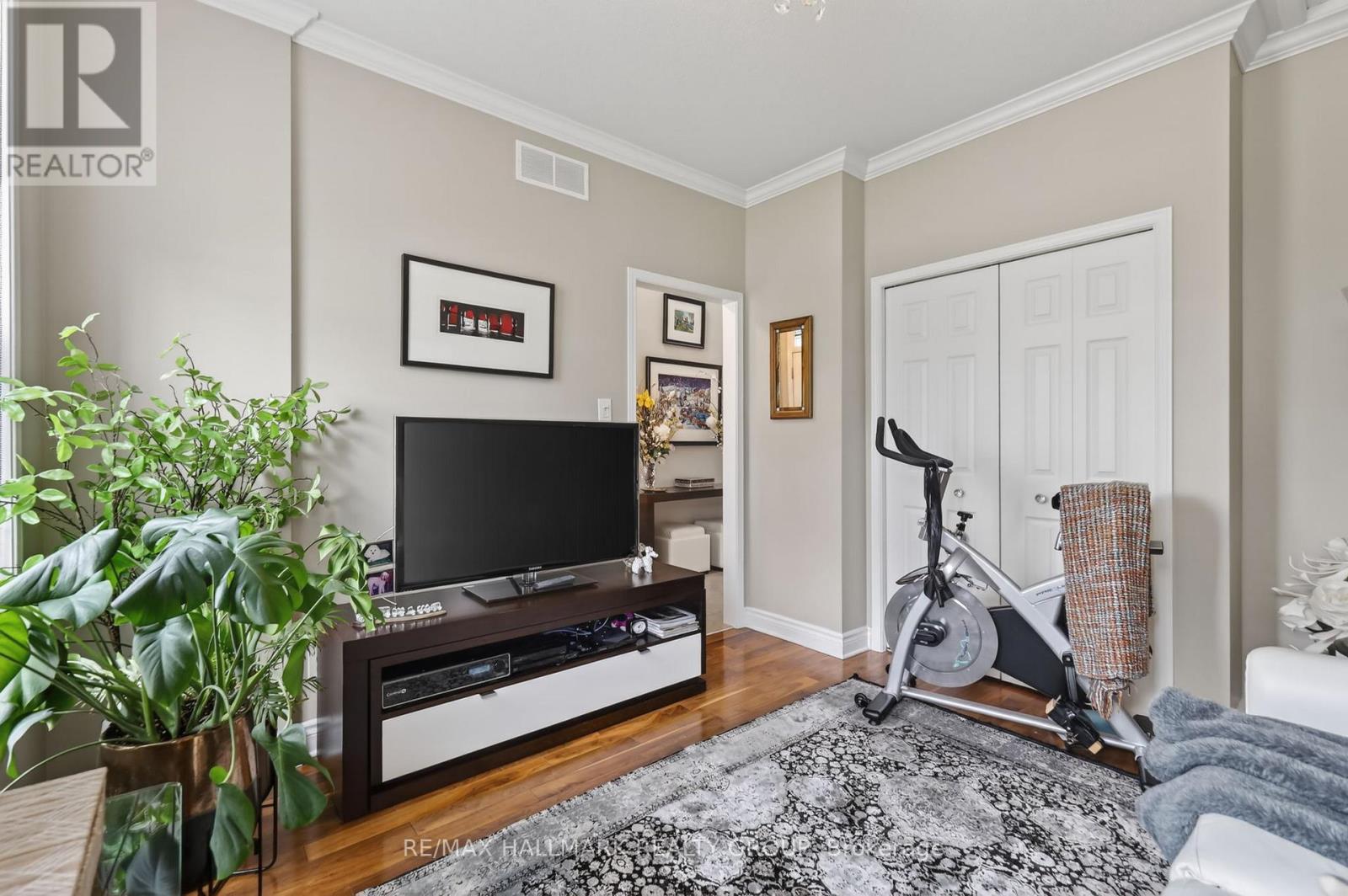 912 EASTBORO AVENUE - 23