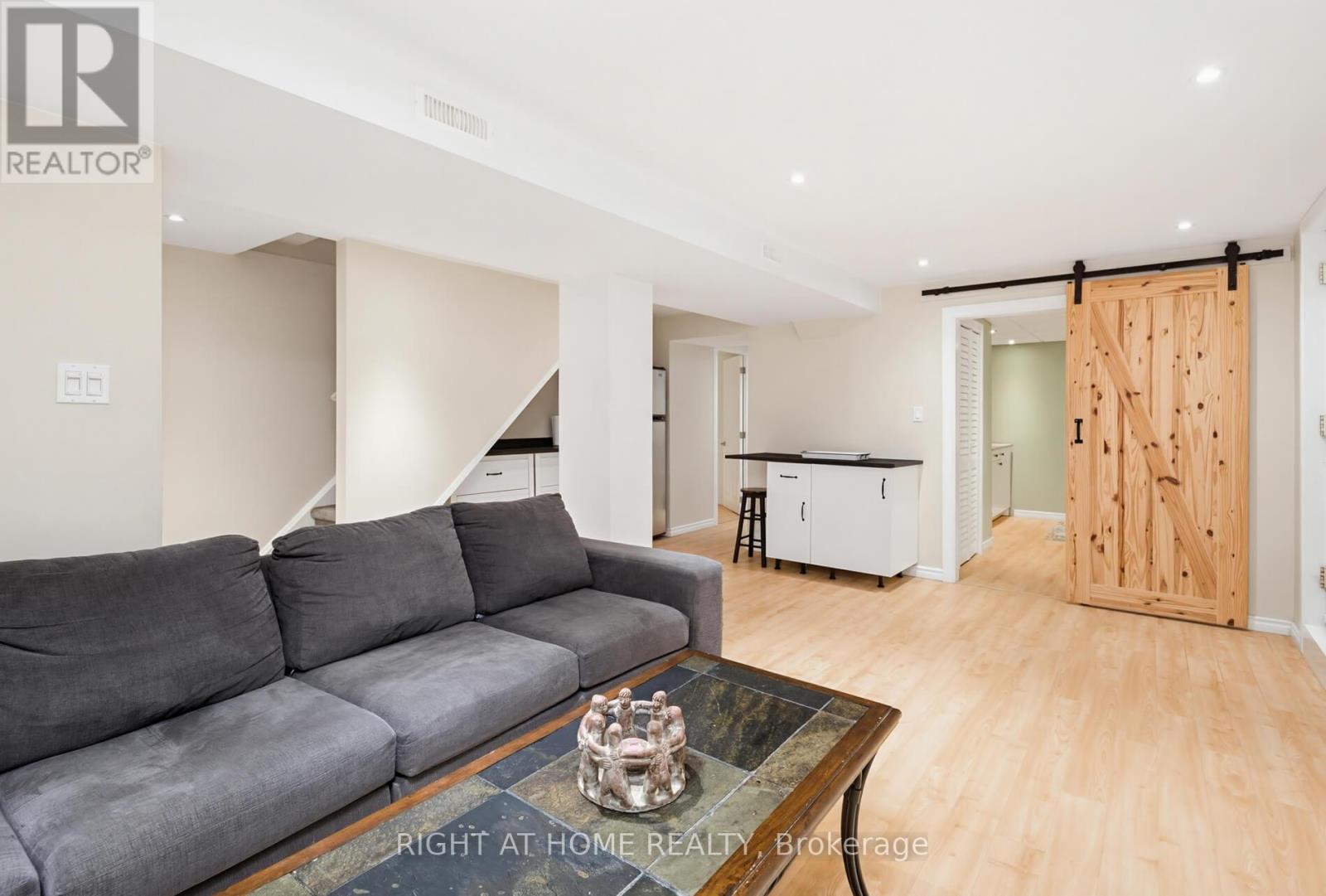 16 MARENGO COURT S - 26
