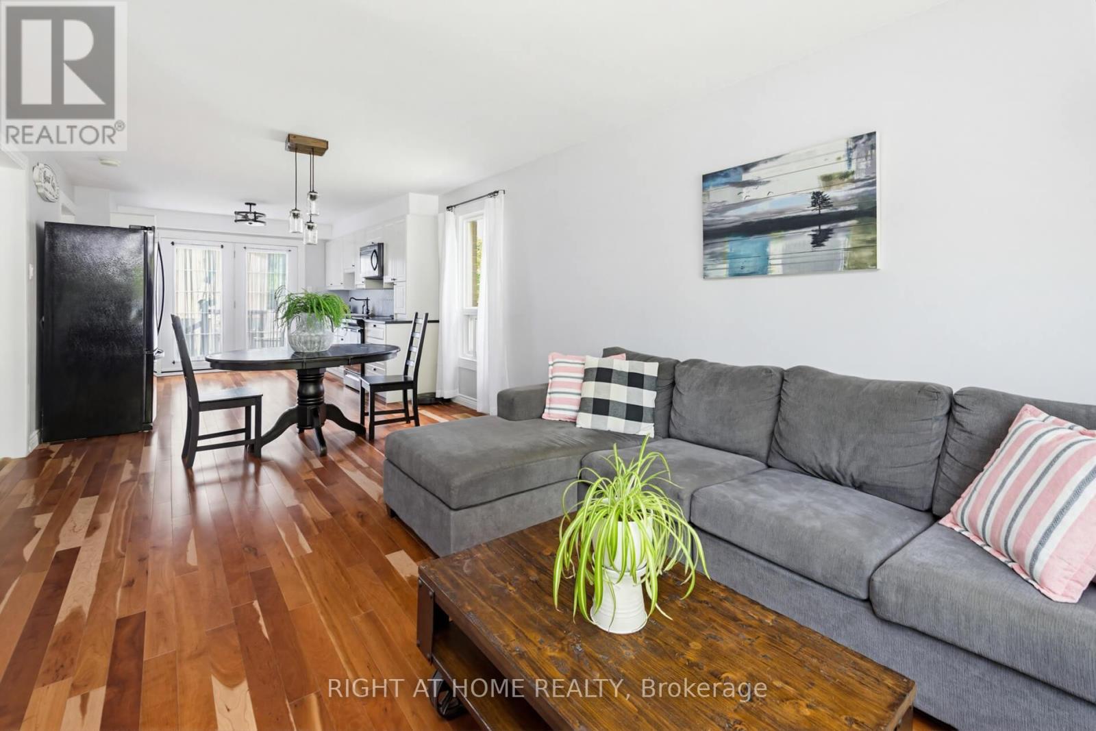 16 MARENGO COURT S - 6
