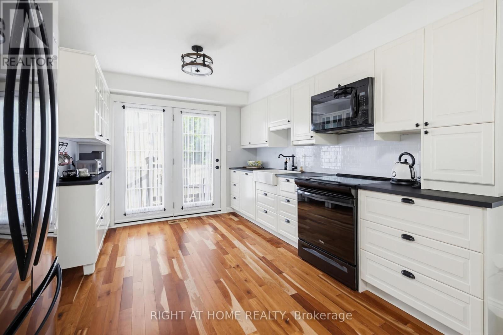 16 MARENGO COURT S - 8