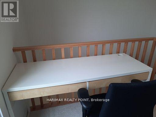 #8 4015 HICKORY DRIVE - 22