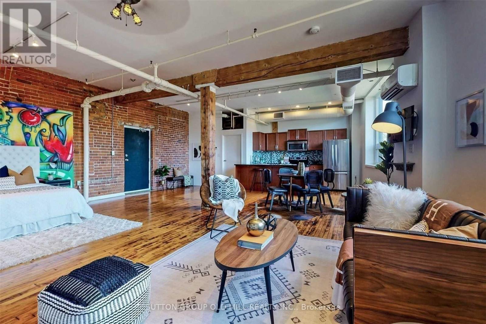 Listing photo of 11 - 121 PRESCOTT AVENUE