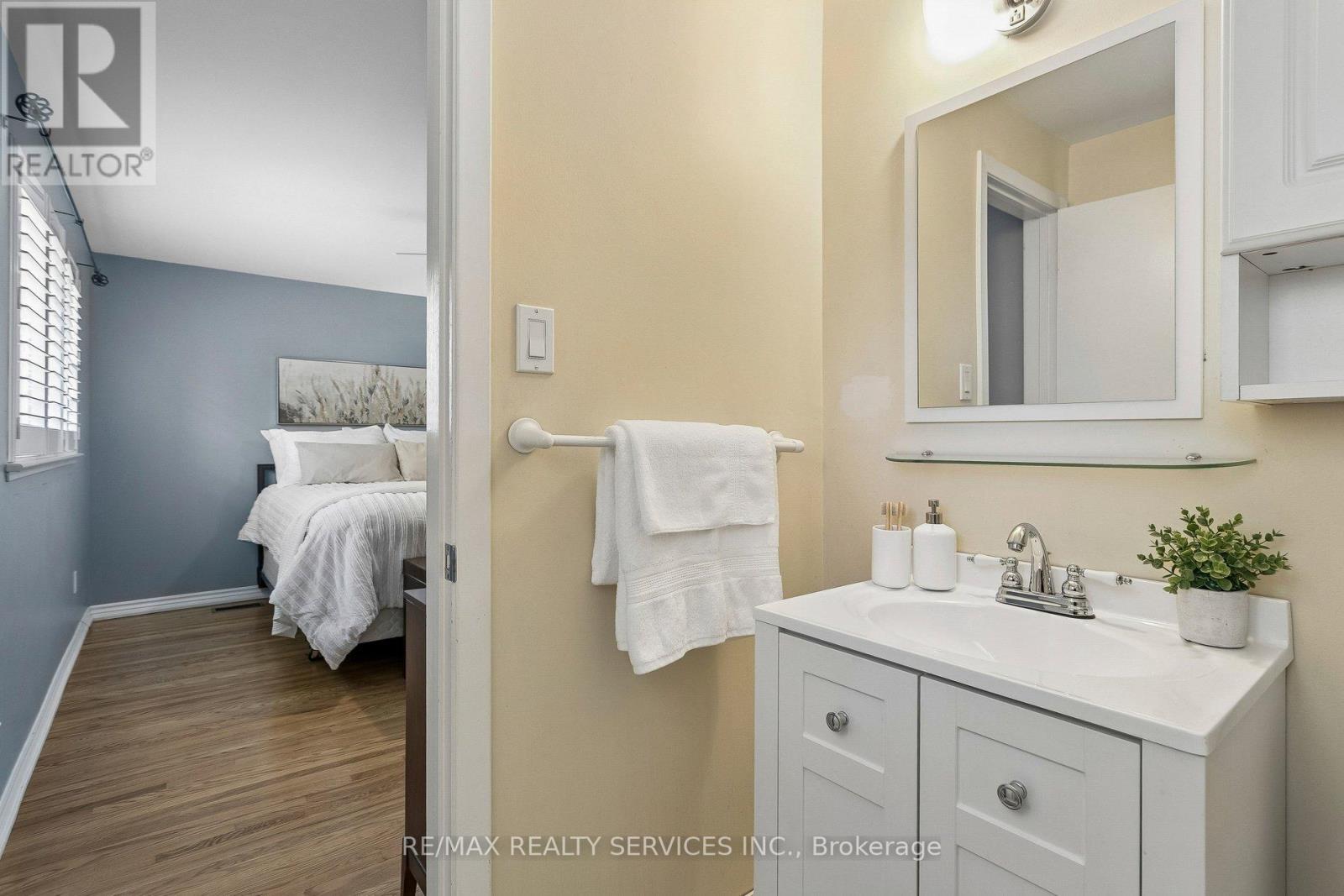 42 WATSON CRESCENT - 31