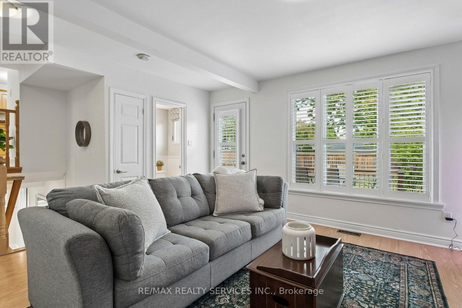 42 WATSON CRESCENT - 35