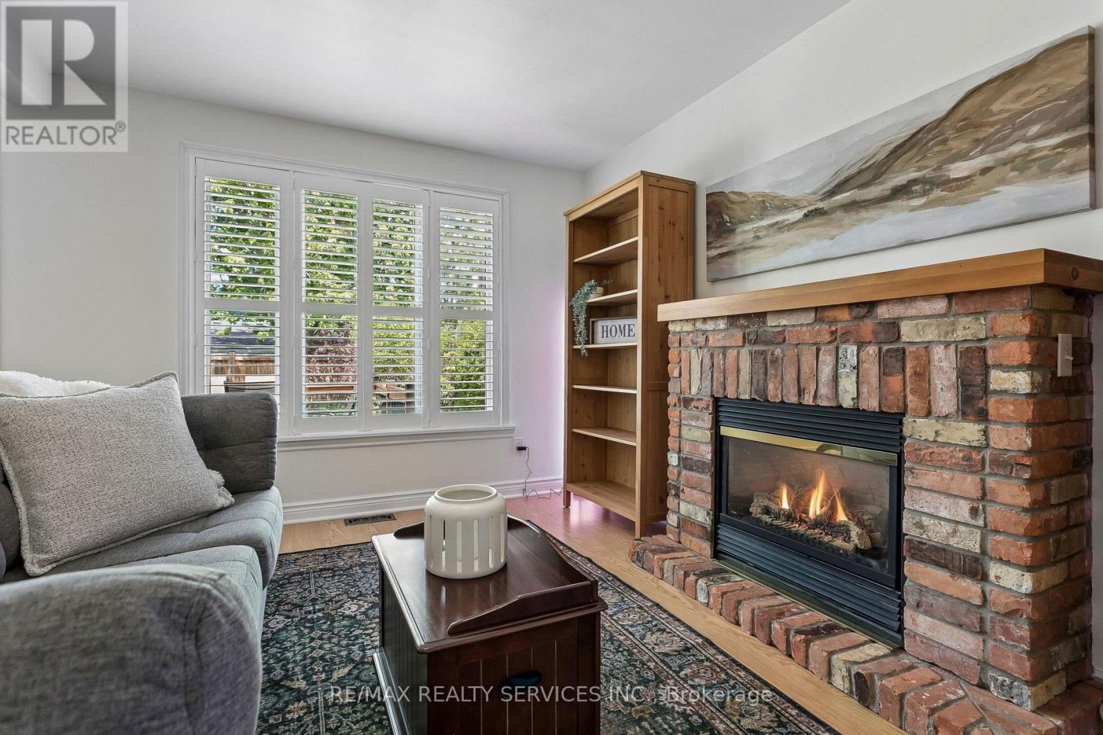 42 WATSON CRESCENT - 37