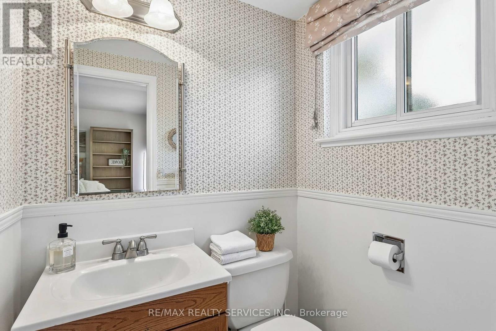 42 WATSON CRESCENT - 39