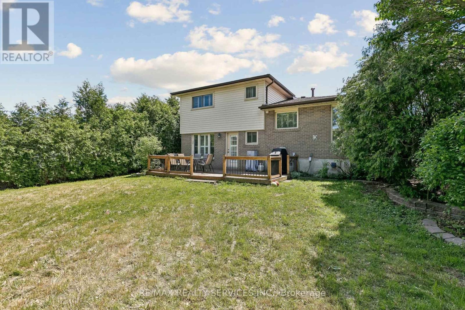 42 WATSON CRESCENT - 42