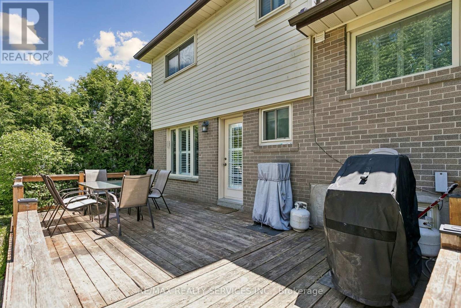42 WATSON CRESCENT - 43
