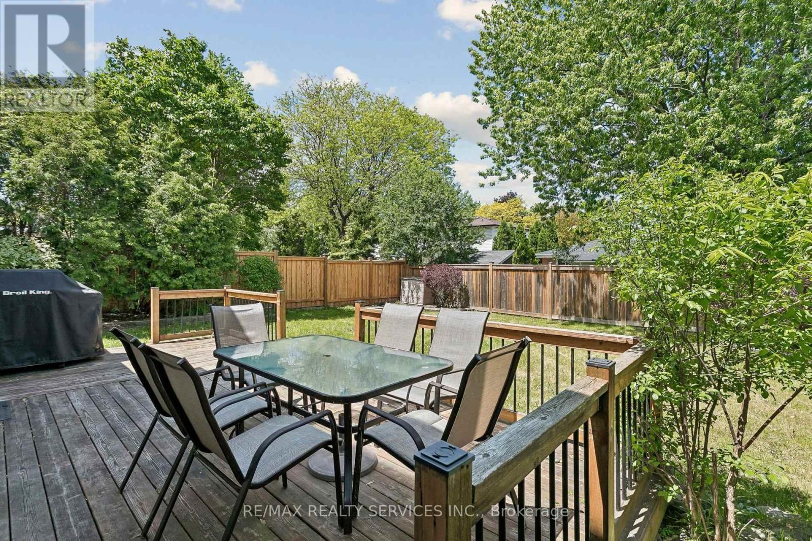 42 WATSON CRESCENT - 44