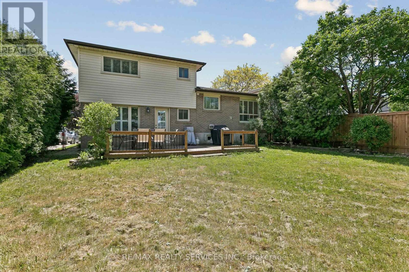 42 WATSON CRESCENT - 45