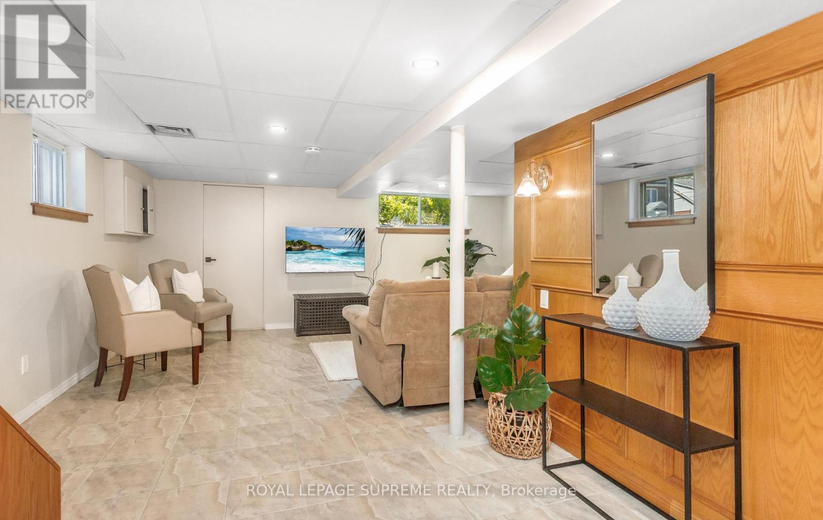 16 EAST DRIVE - 25