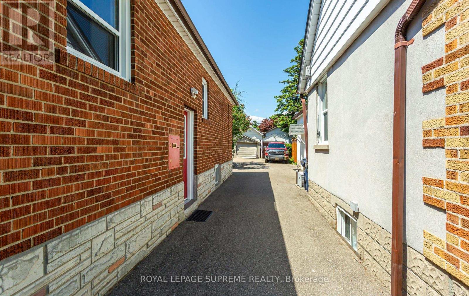 16 EAST DRIVE - 39