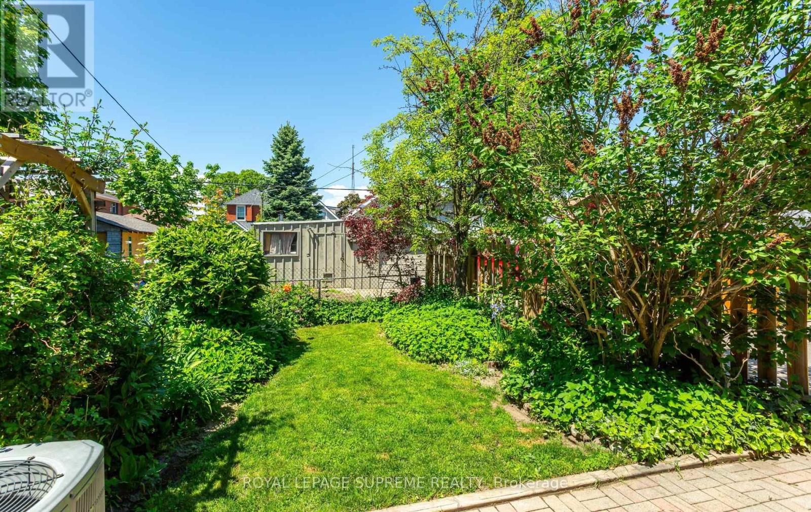 16 EAST DRIVE - 42