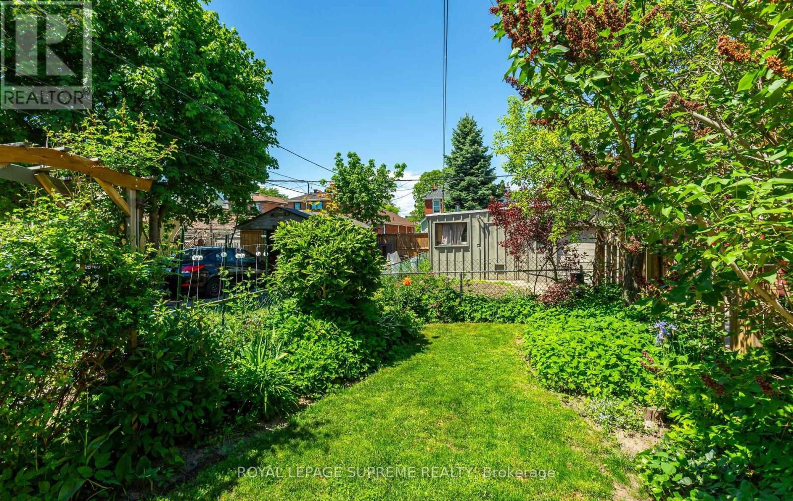 16 EAST DRIVE - 43