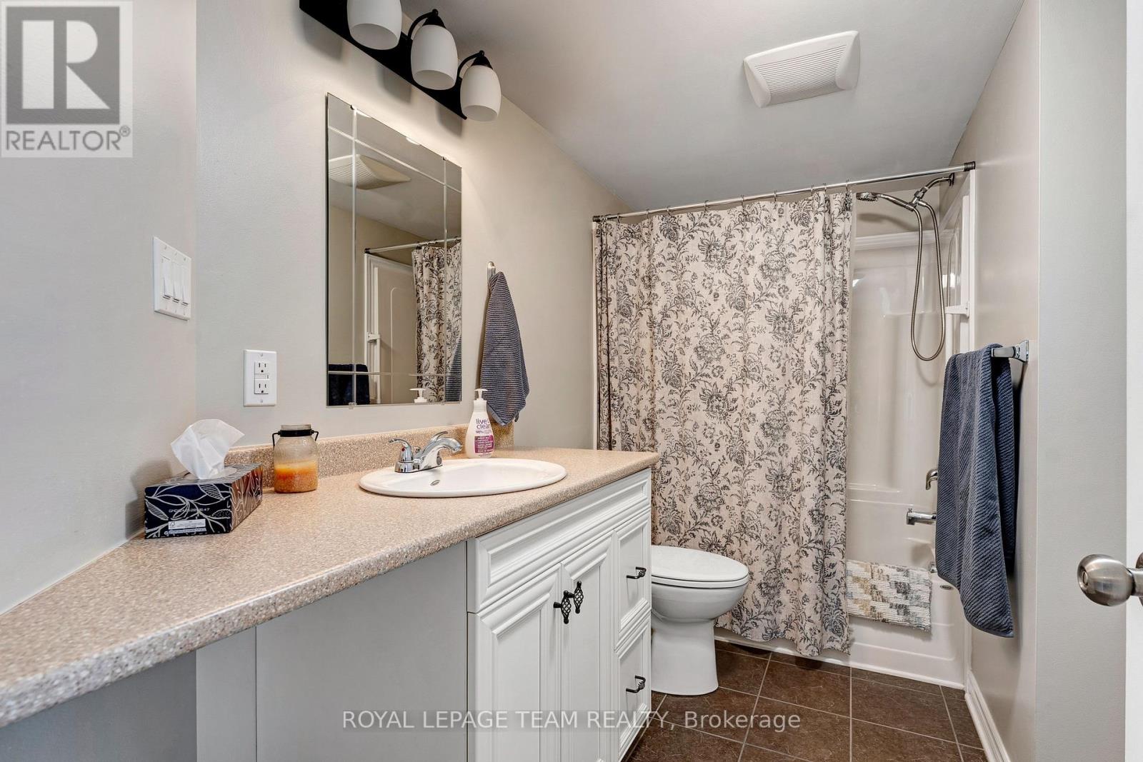 #209 398 VAN BUREN STREET - 20