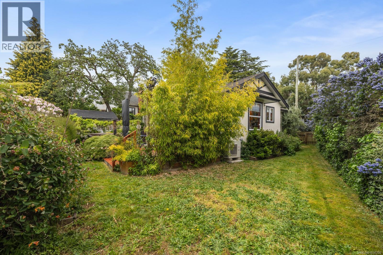 2902 Irma St, Victoria