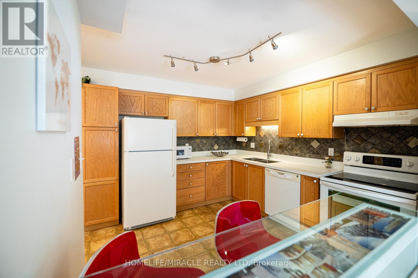 #55 151 CLAIRFIELDS DRIVE E - 6