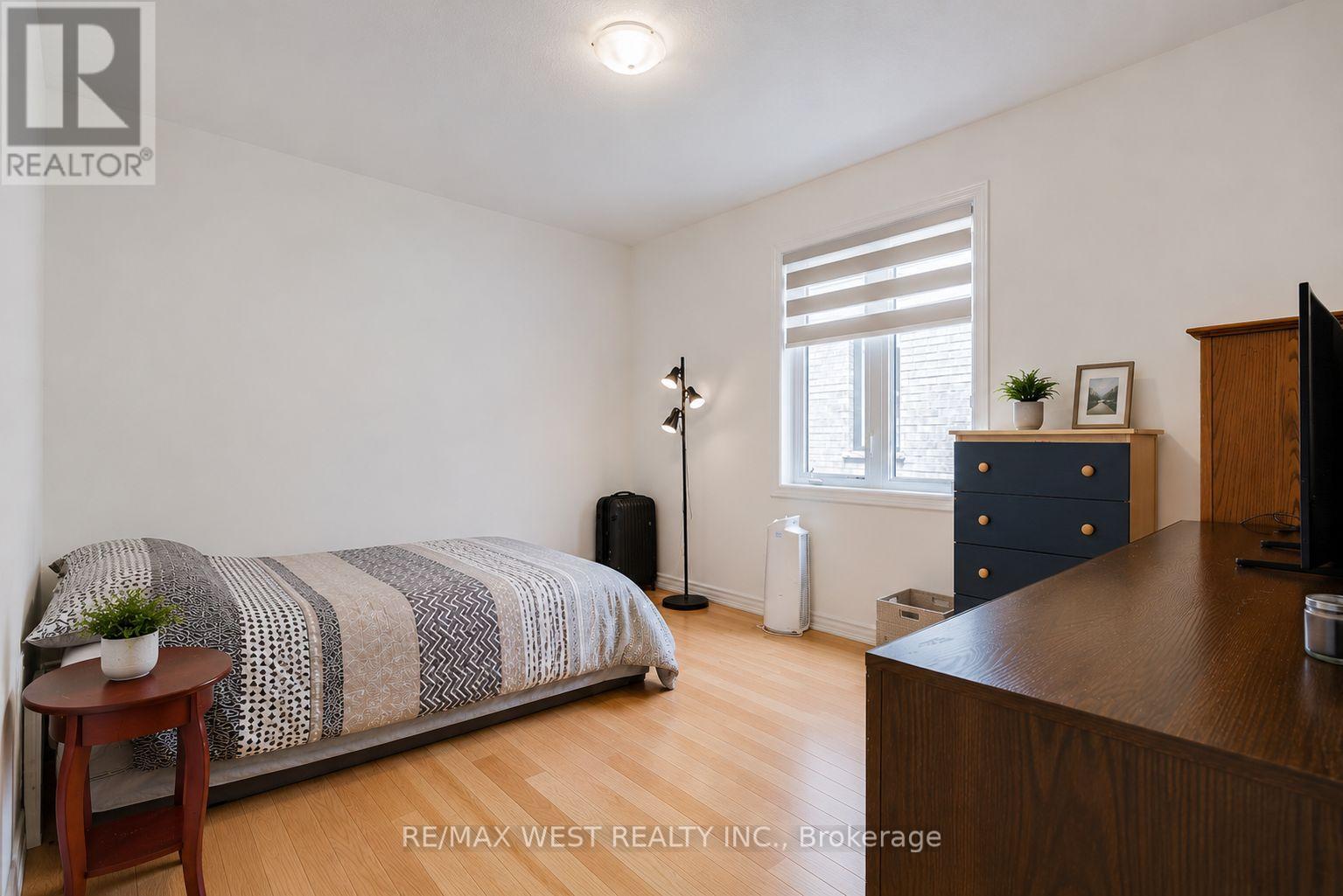 35 GILHAM WAY - 21