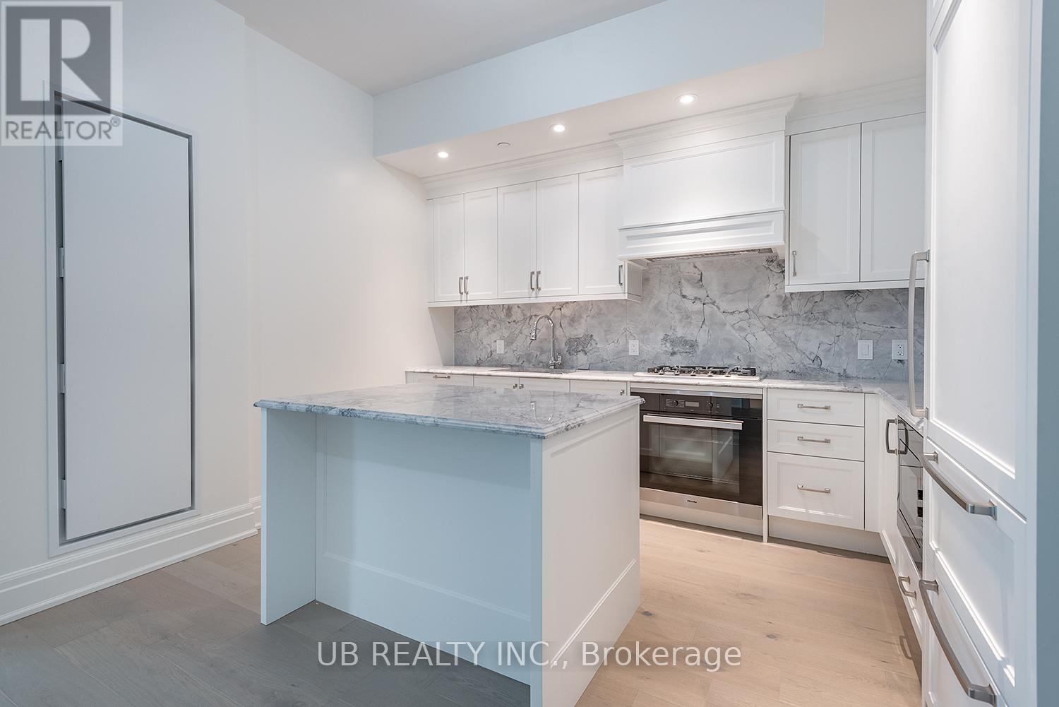 405 - 1451 WELLINGTON STREET W
