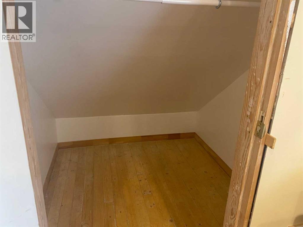 spare room walk in closet