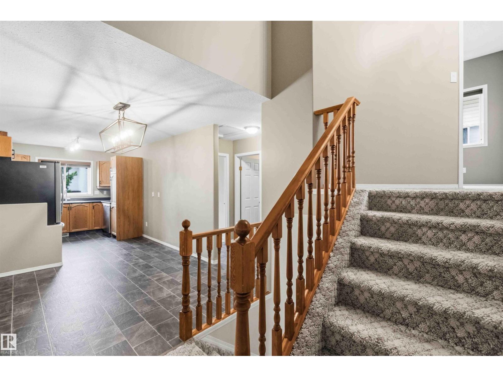 #9 3811 85 ST NW - 12