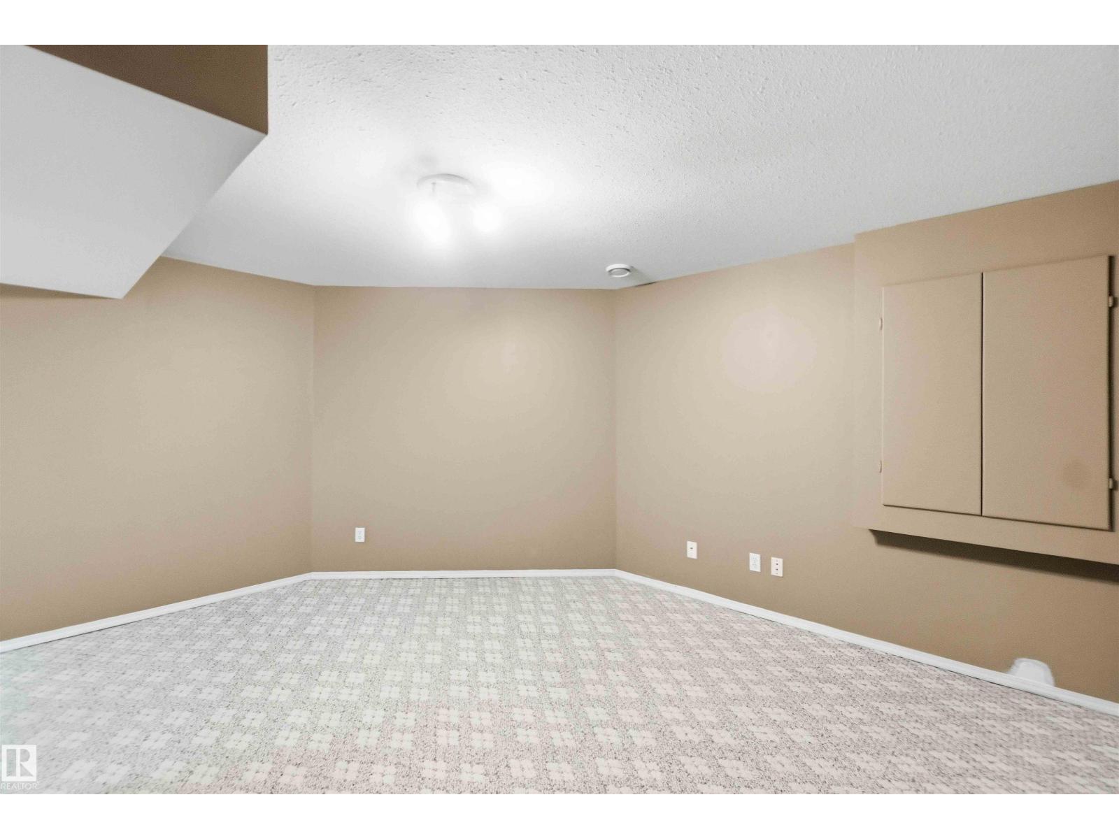 #9 3811 85 ST NW - 28