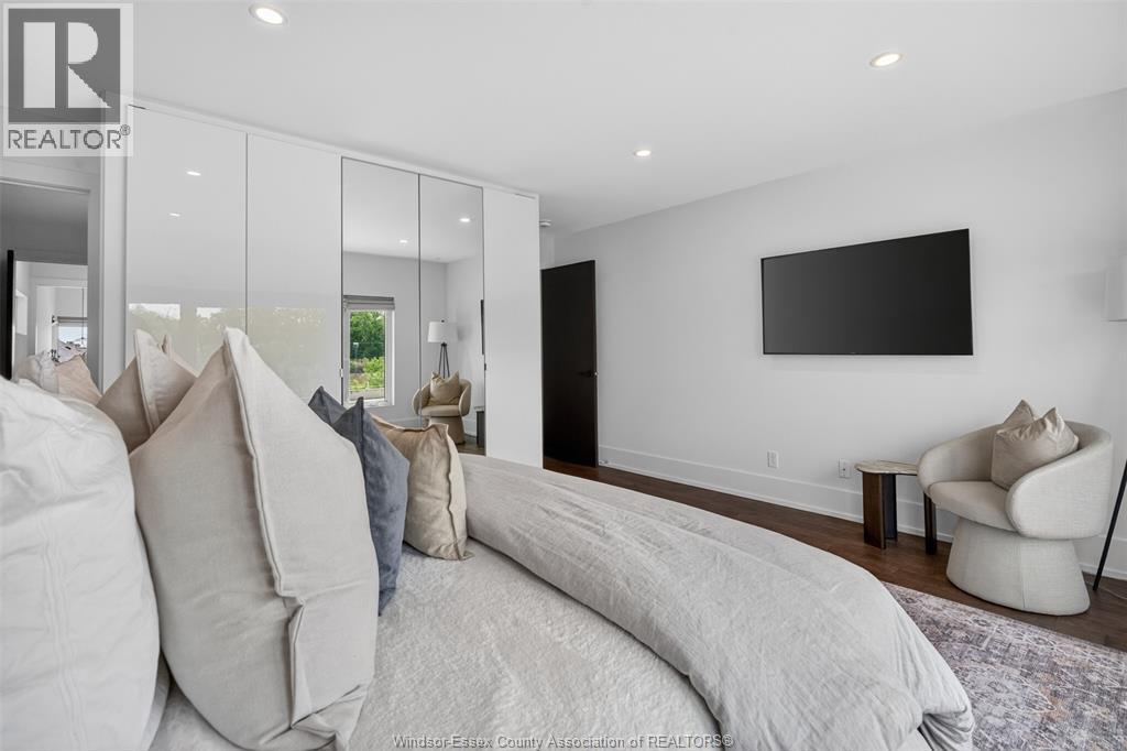 3889 ST FRANCIS CRESCENT - 34