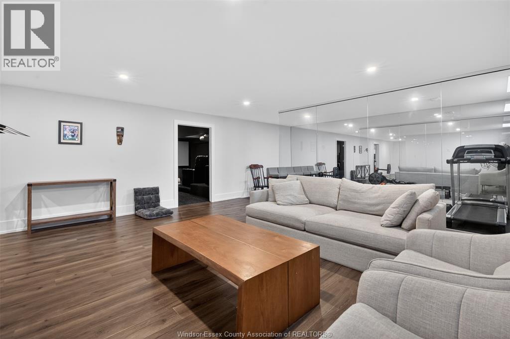 3889 ST FRANCIS CRESCENT - 39