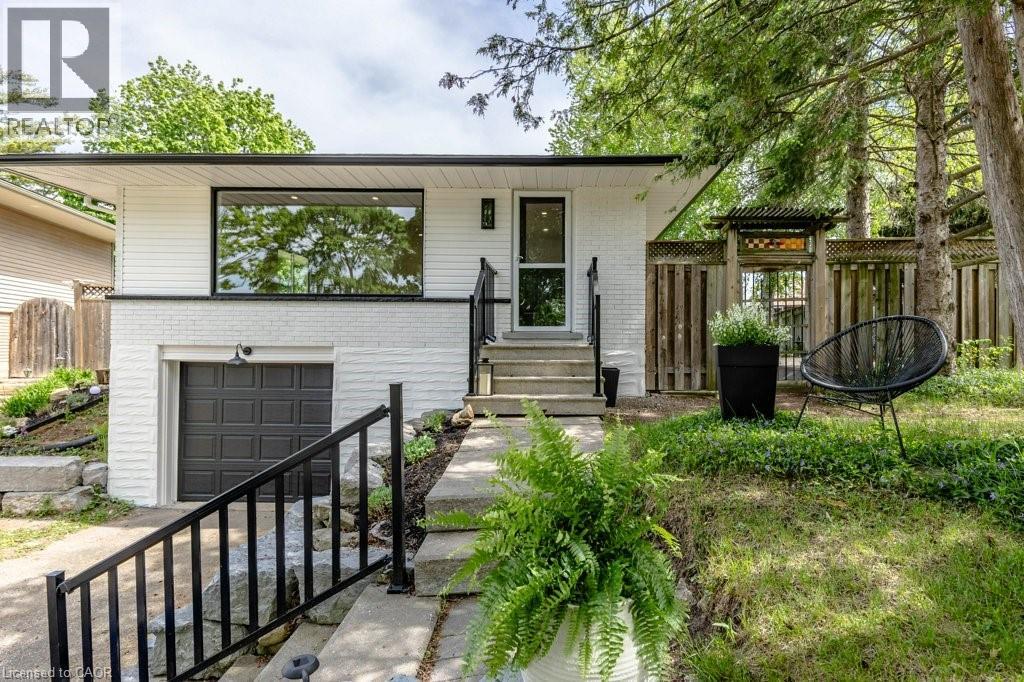 22 CHARLOTTE Crescent - 1
