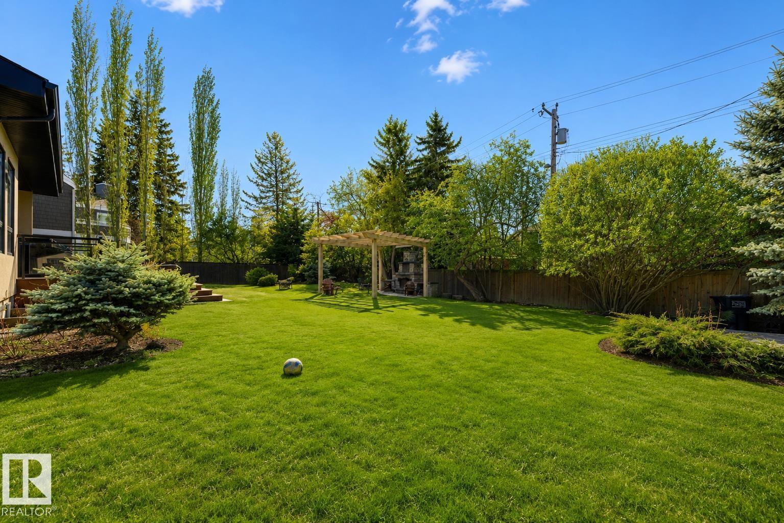 8408 118 ST NW - 39