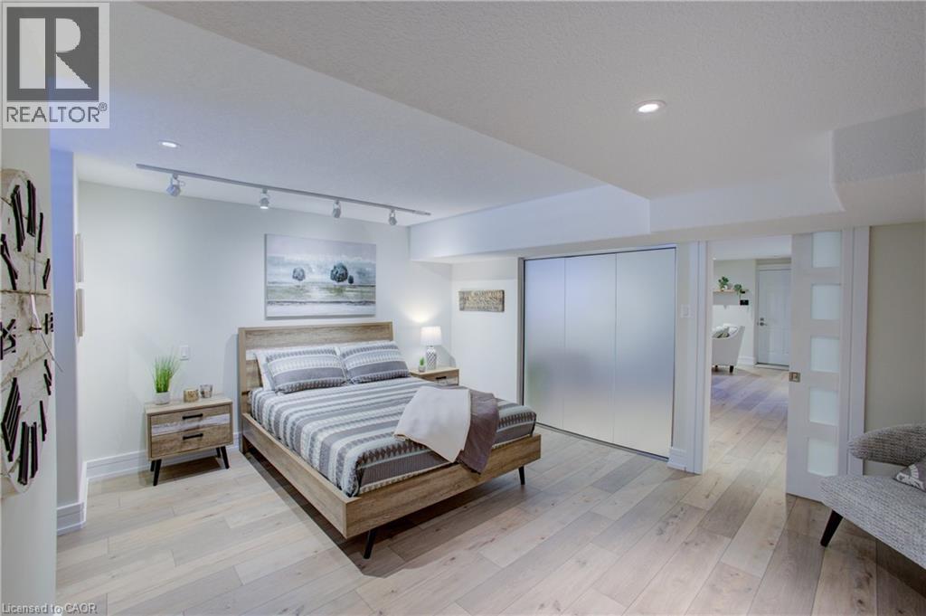 14 JAMES Court - 31
