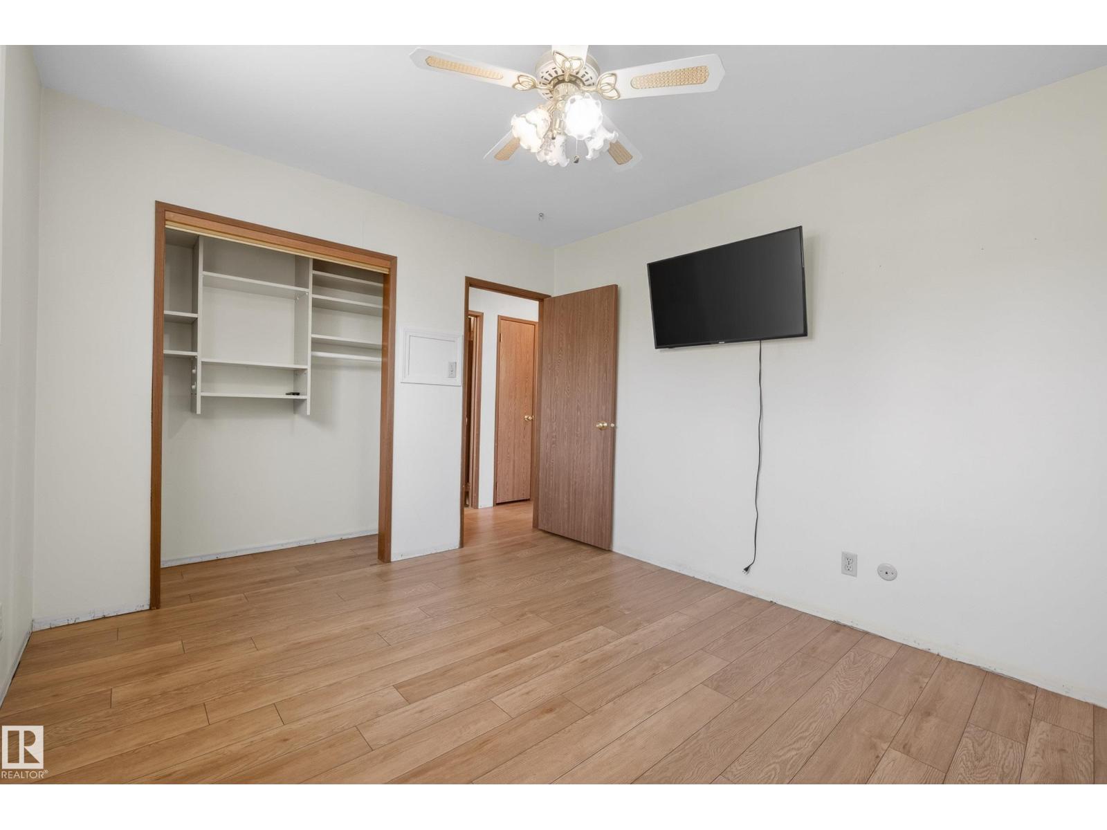 6203 90 AV NW - 15