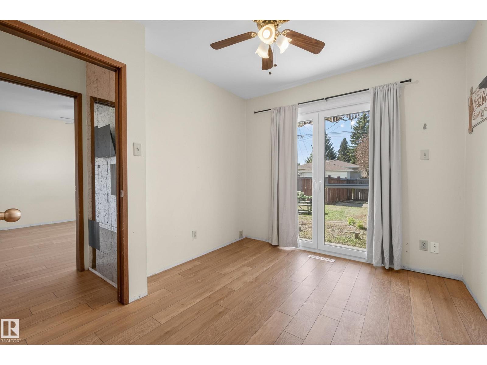 6203 90 AV NW - 17