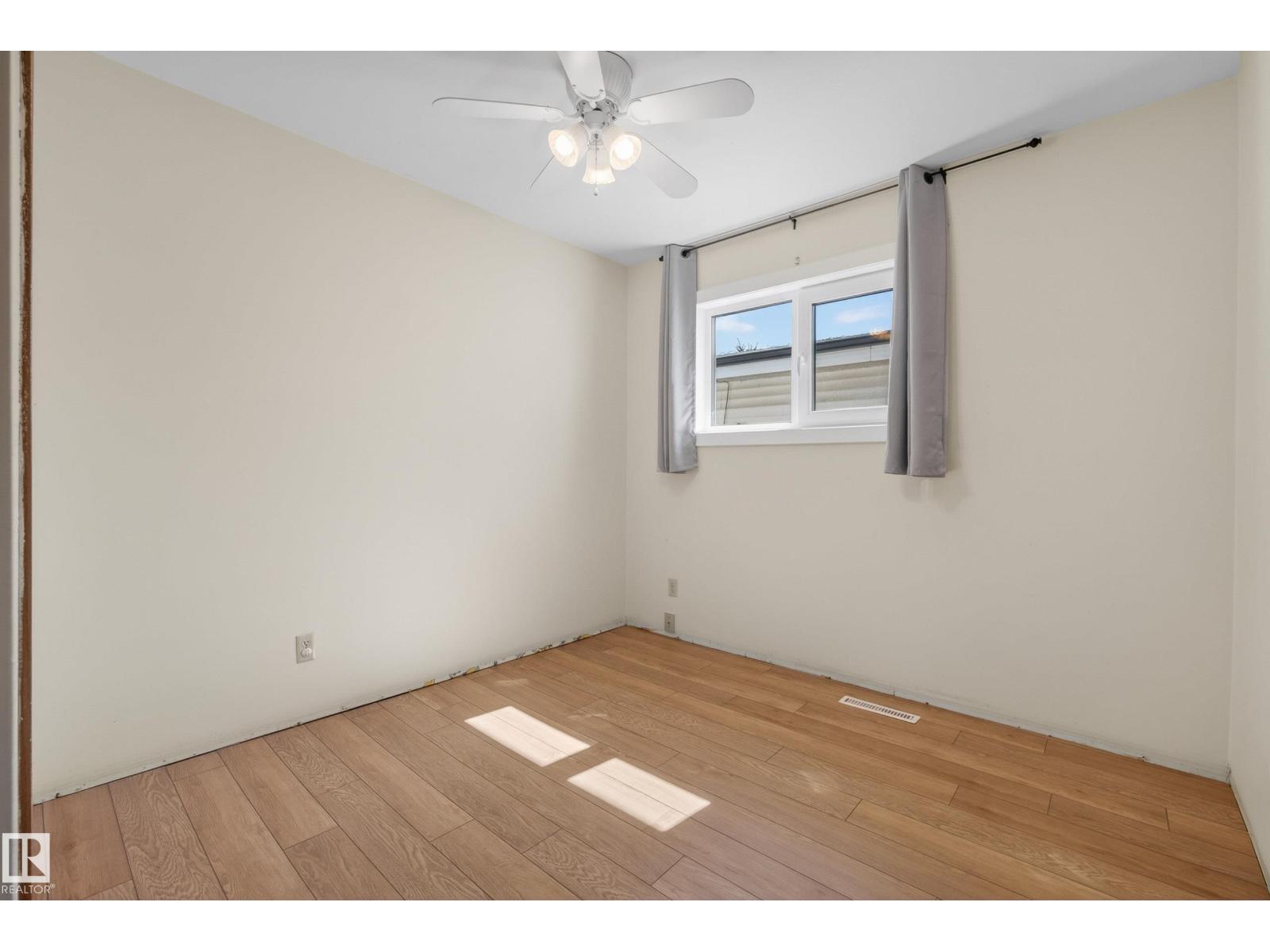 6203 90 AV NW - 18