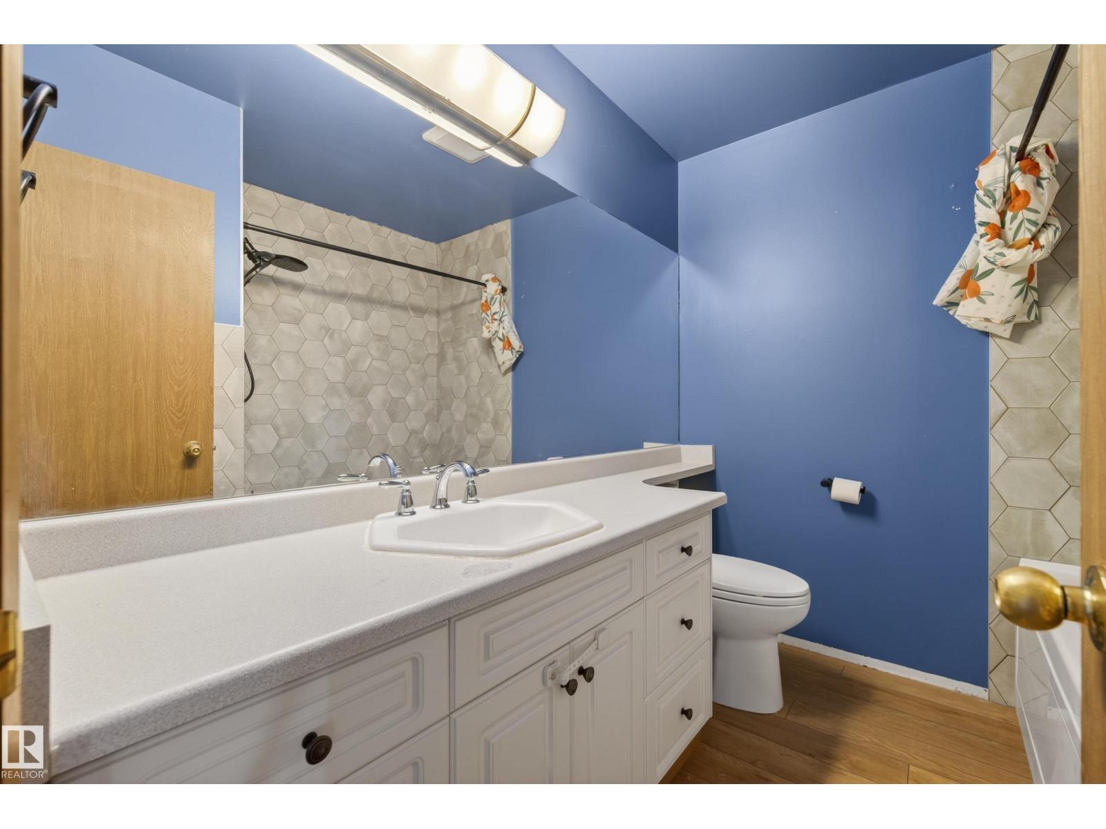 6203 90 AV NW - 19